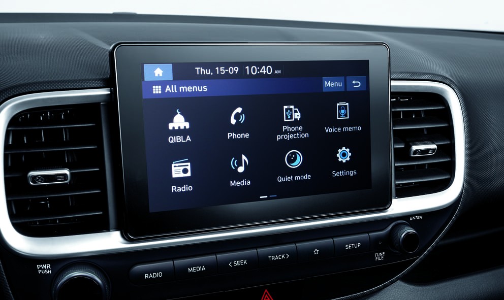 QXI PE 2022 P GUIDE GEN LHD FEATURE 8 IN MULTIMEDIA DISPLAY 2