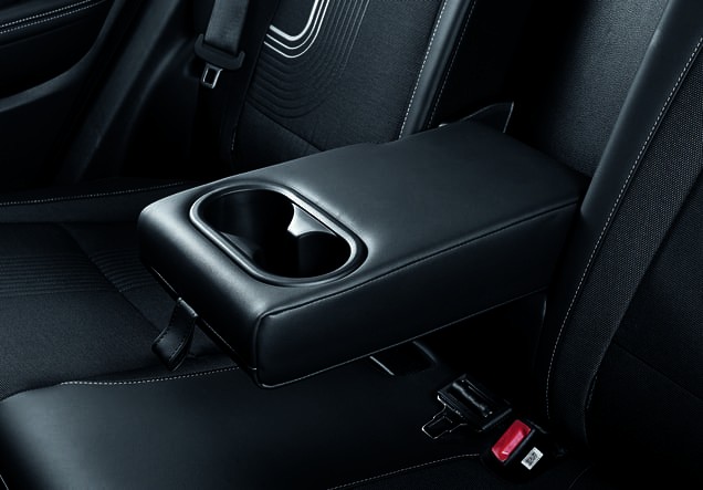 QXI PE 2022 P GUIDE GEN LHD FEATURE CENTER ARMREST WITH CUP HOLDER